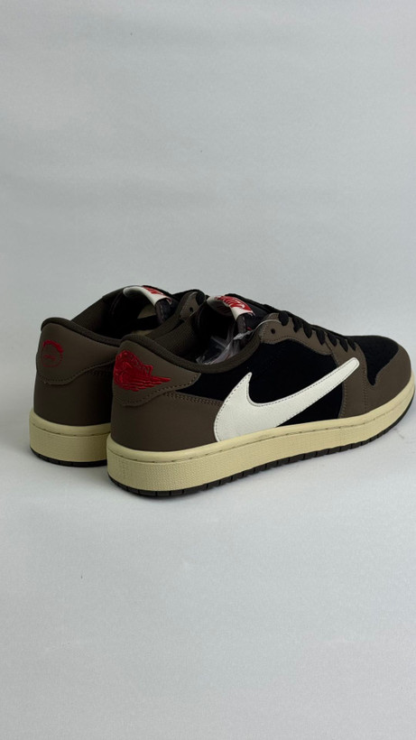 کتونی نایک :مدل تراویس موکا Nike x Travis Scott Air Jordan 1 Retro High OG "Mocha" محصول :ویتنام