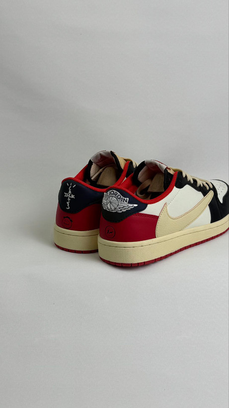 کتونی نایک:مدل تراویس شیکاگو Nike SB Dunk Low Travis Scott Chicago —محصول:ویتنام