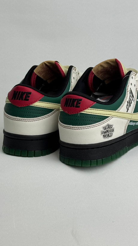 کتونی نایک : مدلنایک اسبی دانک لو استوسی -- Nike SB Dunk Low Stussy محصول :ویتنام