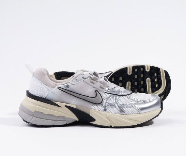 کتونی نایک : مدل نایک V2K Run : Nike V2K Run محصول : ویتنام
