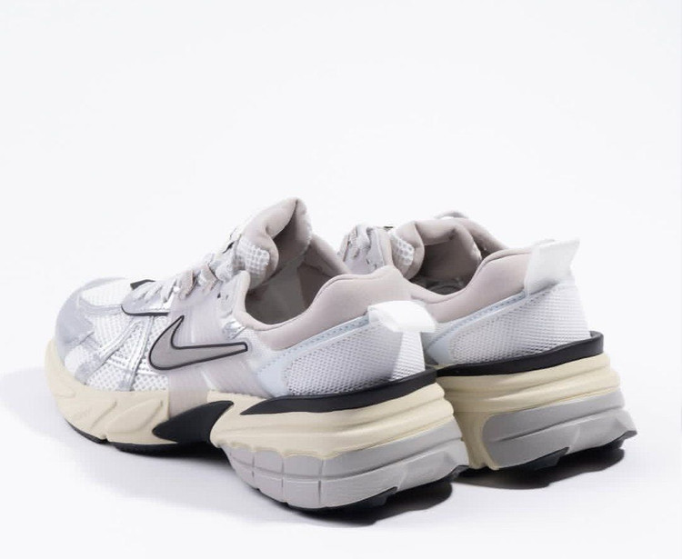 کتونی نایک : مدل نایک V2K Run : Nike V2K Run محصول : ویتنام