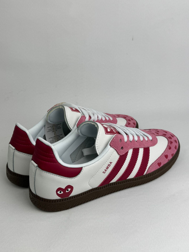 کتونی آدیداس: مدل آدیداس سامبا ایکس کام د گارسون پلی (یا آدیداس سامبا قلبدار) Adidas Samba x Comme des Garçons Play (or Adidas Samba Heart) محصول : ویتنام