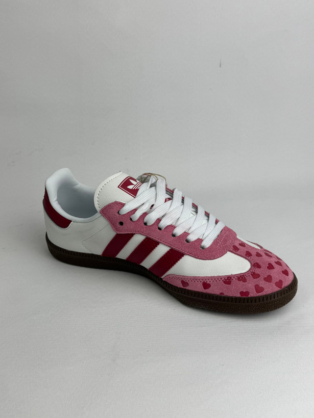 کتونی آدیداس: مدل آدیداس سامبا ایکس کام د گارسون پلی (یا آدیداس سامبا قلبدار) Adidas Samba x Comme des Garçons Play (or Adidas Samba Heart) محصول : ویتنام