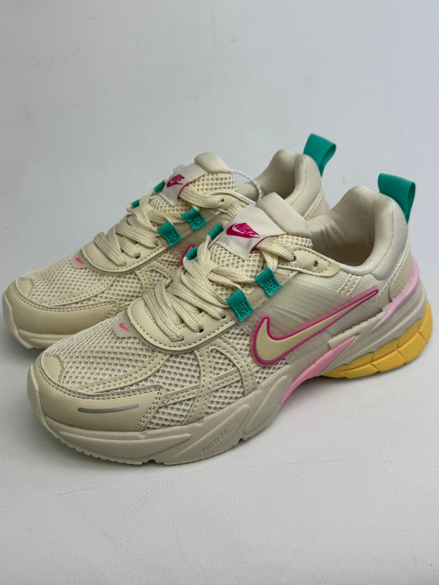 کتونی : "نایک ویتوکی ران" "Nike V2K Run" محصول : ویتنام