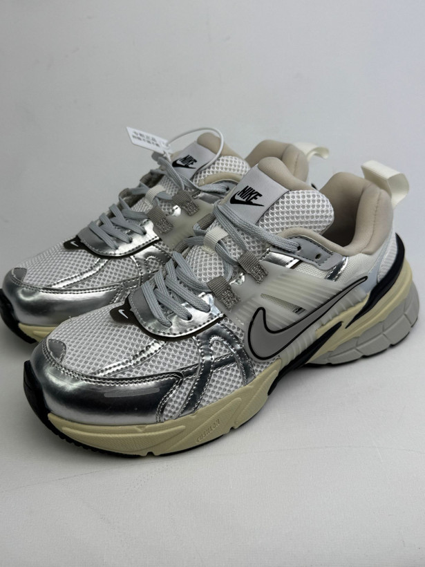 کتونی : "نایک ویتوکی ران" "Nike V2K Run" محصول : ویتنام