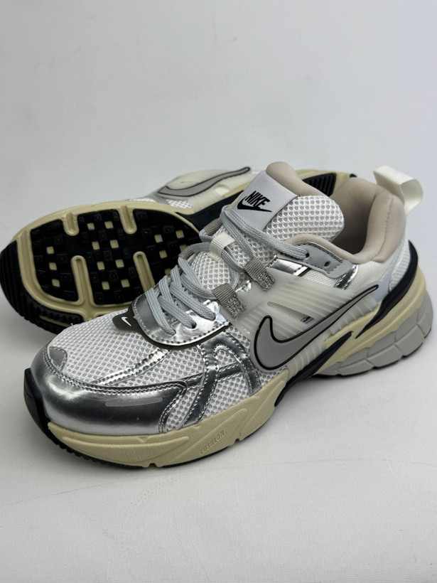 کتونی : "نایک ویتوکی ران" "Nike V2K Run" محصول : ویتنام