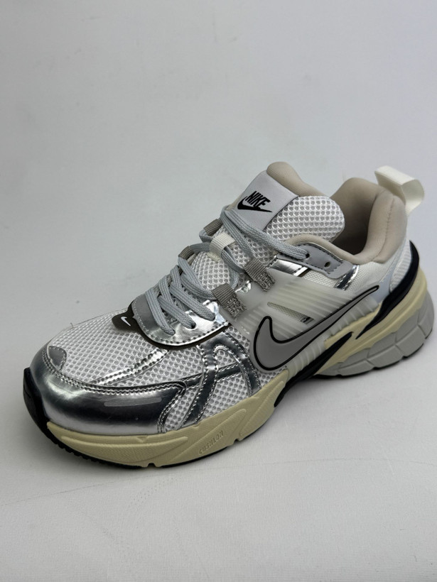 کتونی : "نایک ویتوکی ران" "Nike V2K Run" محصول : ویتنام