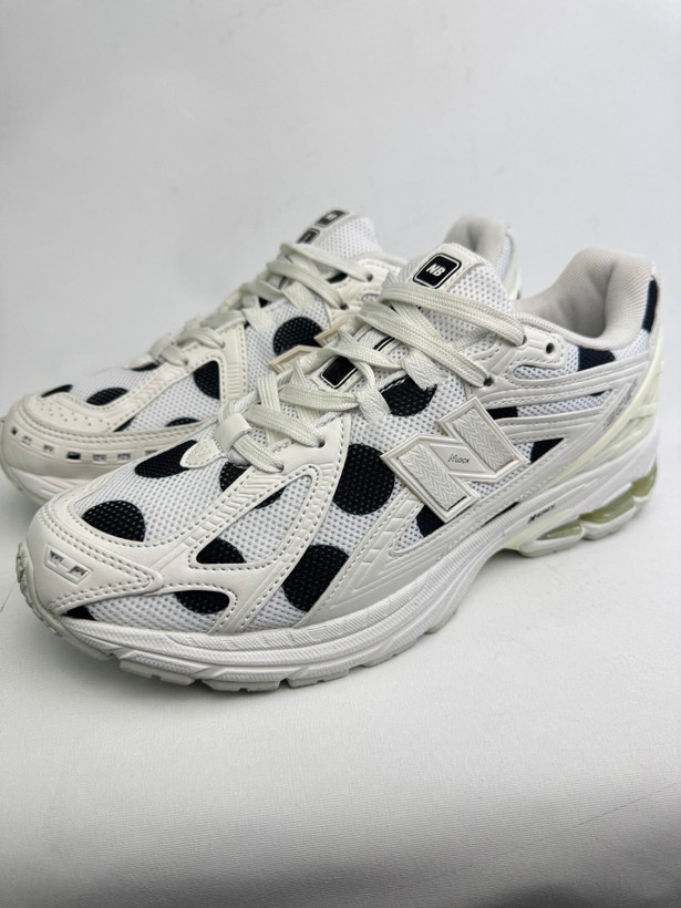 کتونی: نیو بالانس ۱۹۰۶آر طرح خالخالی New Balance 1906R Polka Dot محصول : ویتنام
