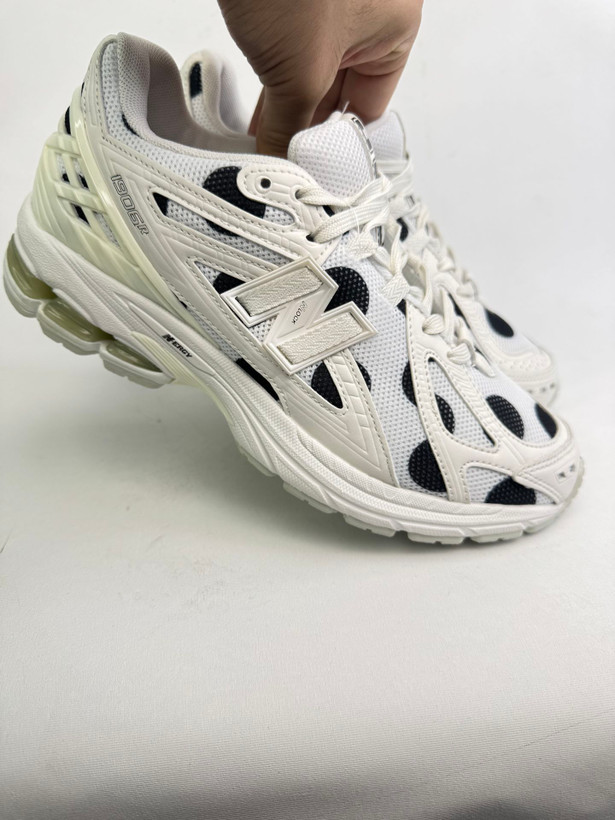 کتونی: نیو بالانس ۱۹۰۶آر طرح خالخالی New Balance 1906R Polka Dot محصول : ویتنام