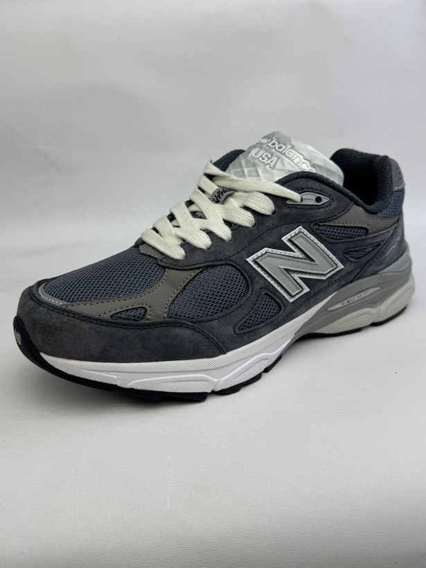 کتونی: نیو بالانس 990v3 New Balance 990v3 محصول : ویتنام