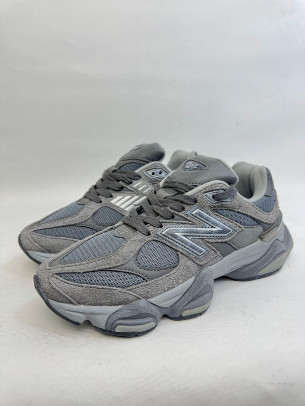 کتونی: نیوبالانس ۹۰۶۰ New Balance 9060 محصول : ویتنام