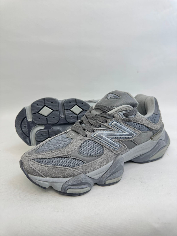 کتونی: نیوبالانس ۹۰۶۰ New Balance 9060 محصول : ویتنام