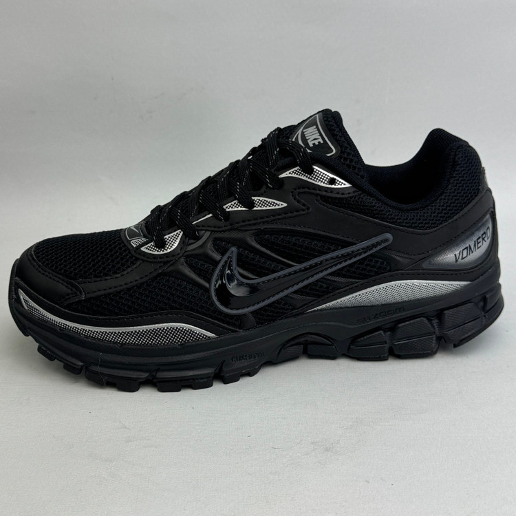 کتونی : نایکی وومرو ۵ Nike Vomero 5 محصول: ویتنام