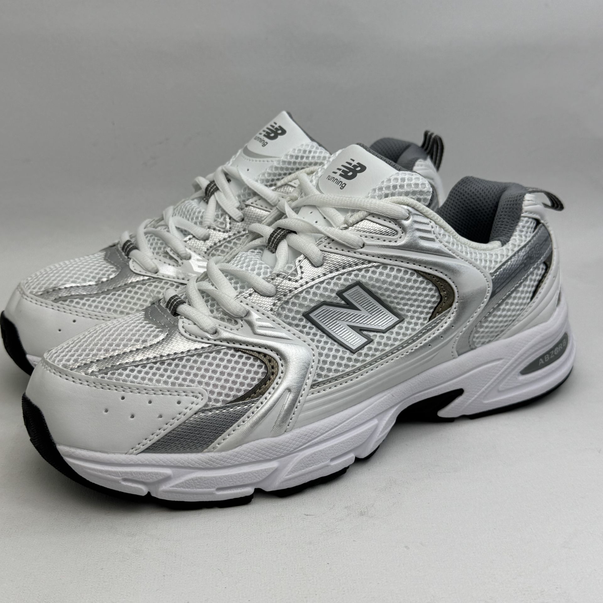 کتونی : نیو بالانس ۵۳۰ New Balance 530 محصول : ویتنام