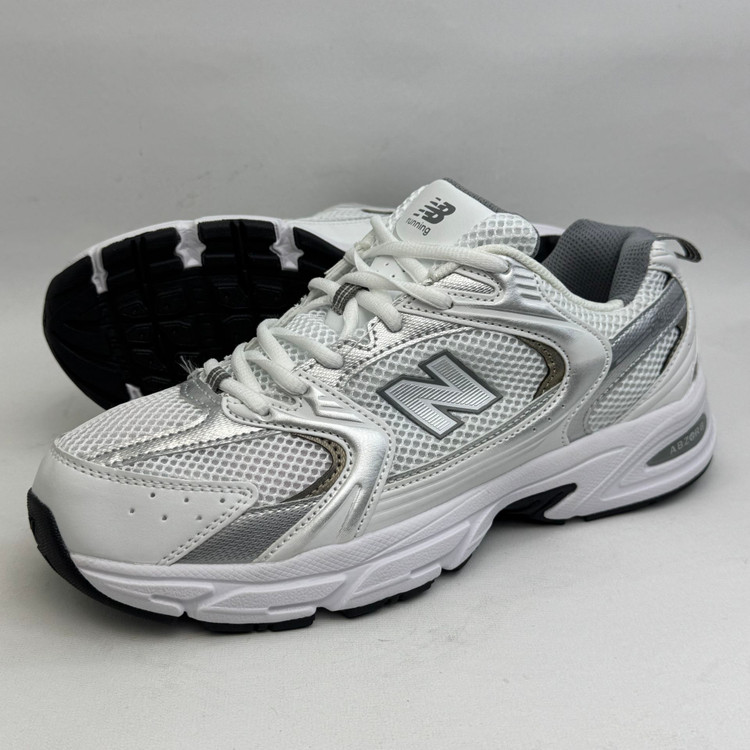 کتونی : نیو بالانس ۵۳۰ New Balance 530 محصول : ویتنام