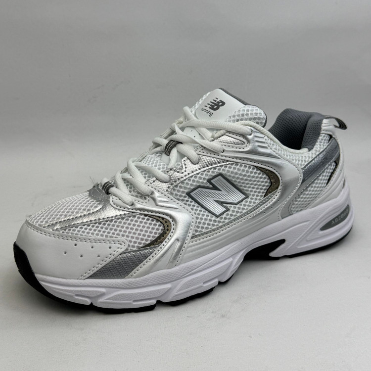 کتونی : نیو بالانس ۵۳۰ New Balance 530 محصول : ویتنام