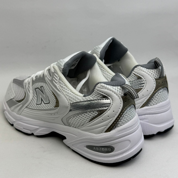 کتونی : نیو بالانس ۵۳۰ New Balance 530 محصول : ویتنام