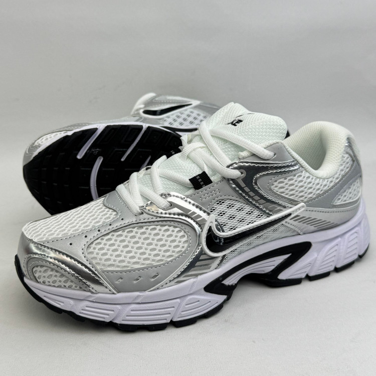 کتونی : نایکی زوم وومرو ۵ Nike Zoom Vomero 5 محصول: ویتنام