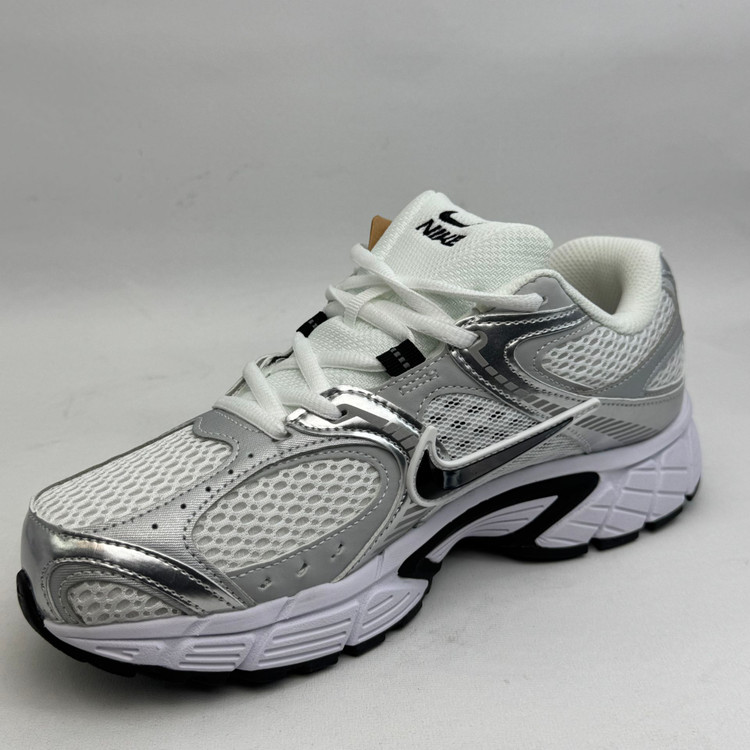 کتونی : نایکی زوم وومرو ۵ Nike Zoom Vomero 5 محصول: ویتنام