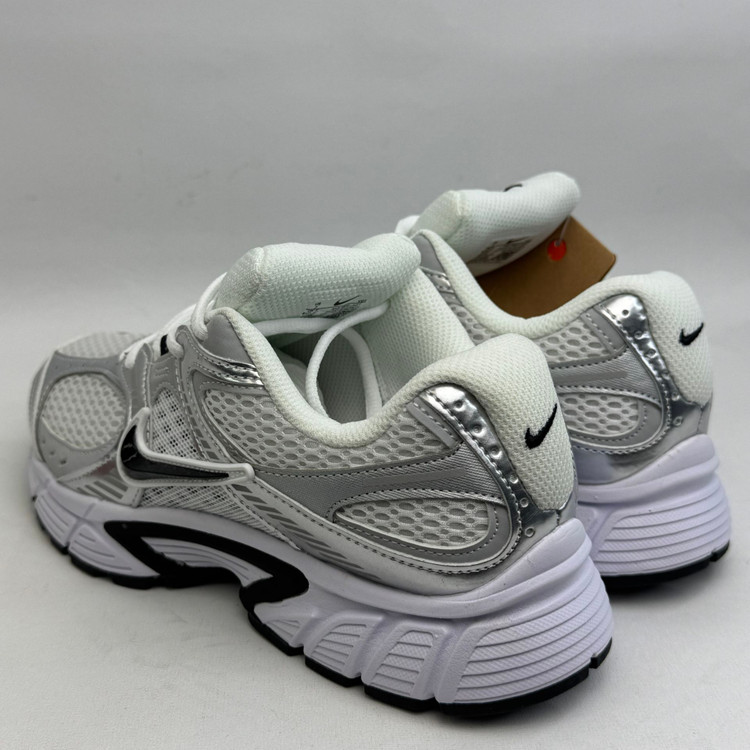 کتونی : نایکی زوم وومرو ۵ Nike Zoom Vomero 5 محصول: ویتنام