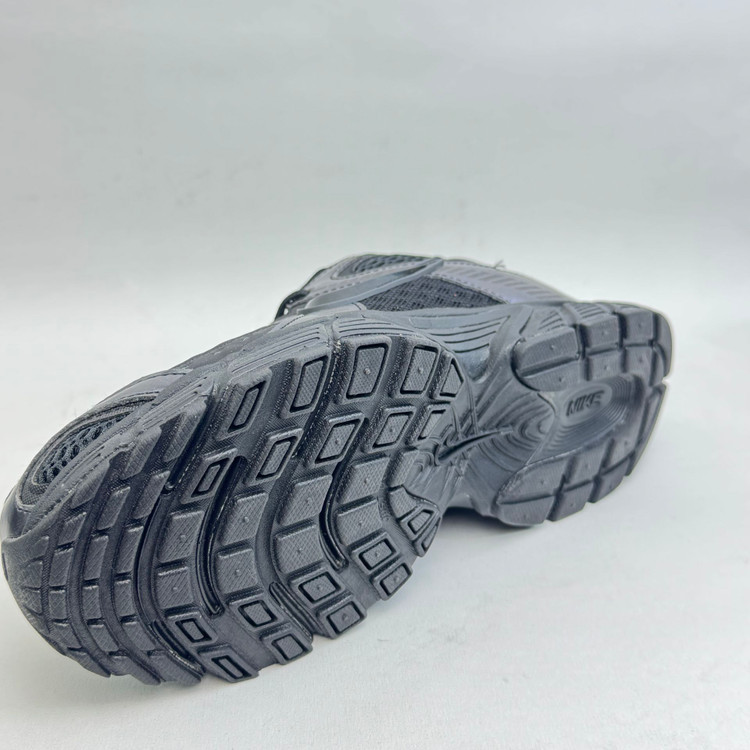 کتونی : نایکی زوم وومرو ۵ Nike Zoom Vomero 5 محصول : ویتنام