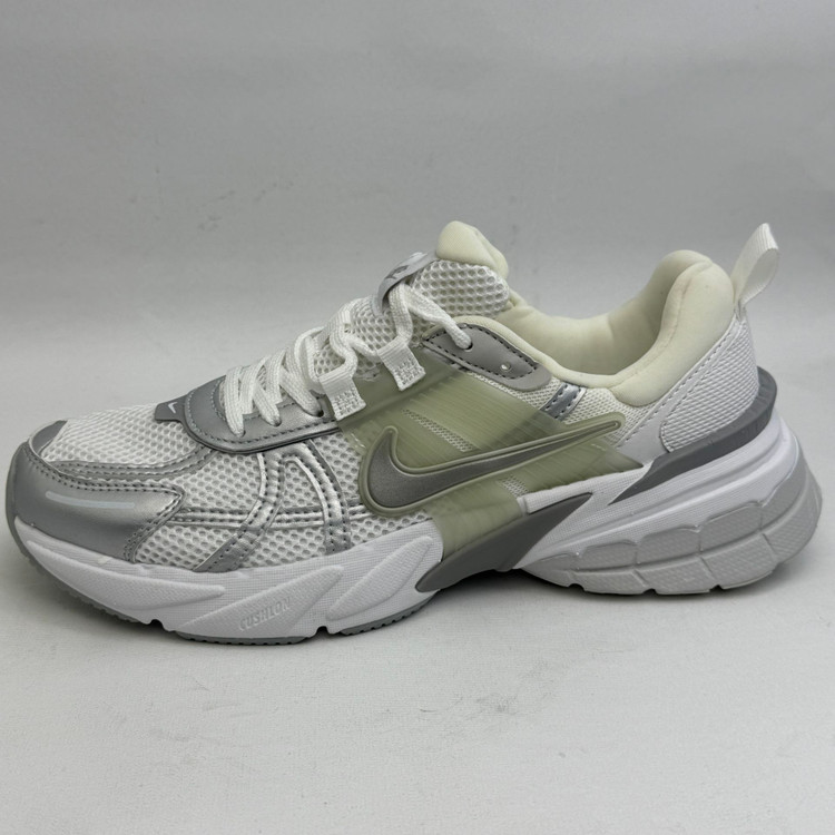 کتونی نایک : "نایک ویتوکی ران" "Nike V2K Run" محصول :ویتنام