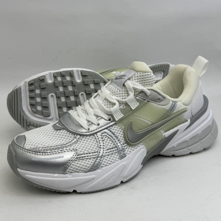 کتونی نایک : "نایک ویتوکی ران" "Nike V2K Run" محصول :ویتنام