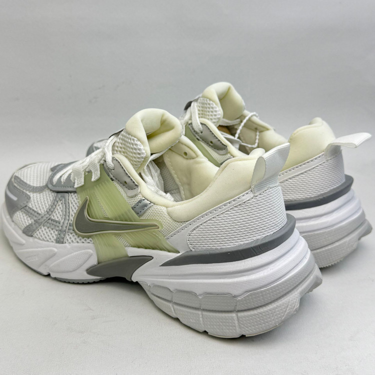 کتونی نایک : "نایک ویتوکی ران" "Nike V2K Run" محصول :ویتنام