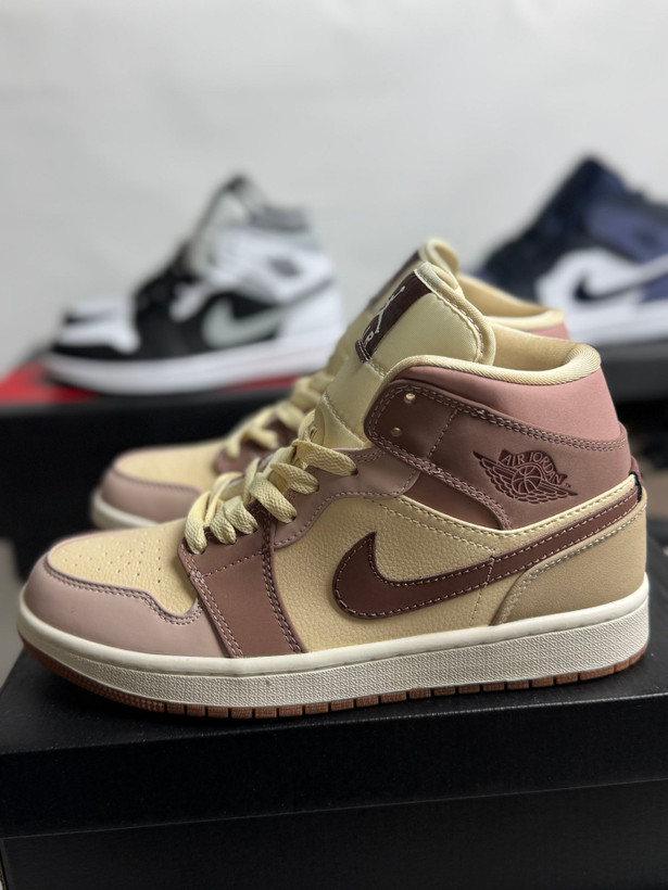 کتونی نایکی ایر جردن ۱ Nike Air Jordan 1 Mid محصول : ویتنام
