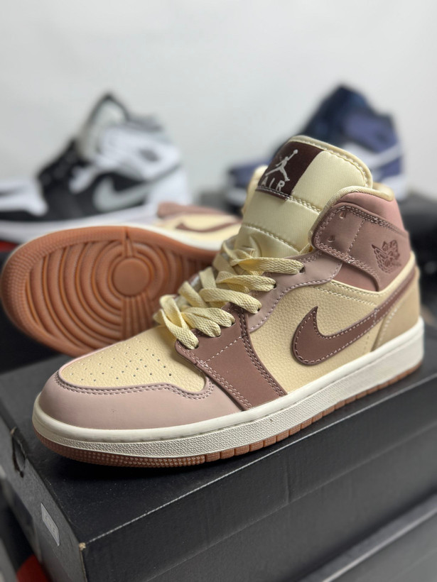 کتونی نایکی ایر جردن ۱ Nike Air Jordan 1 Mid محصول : ویتنام