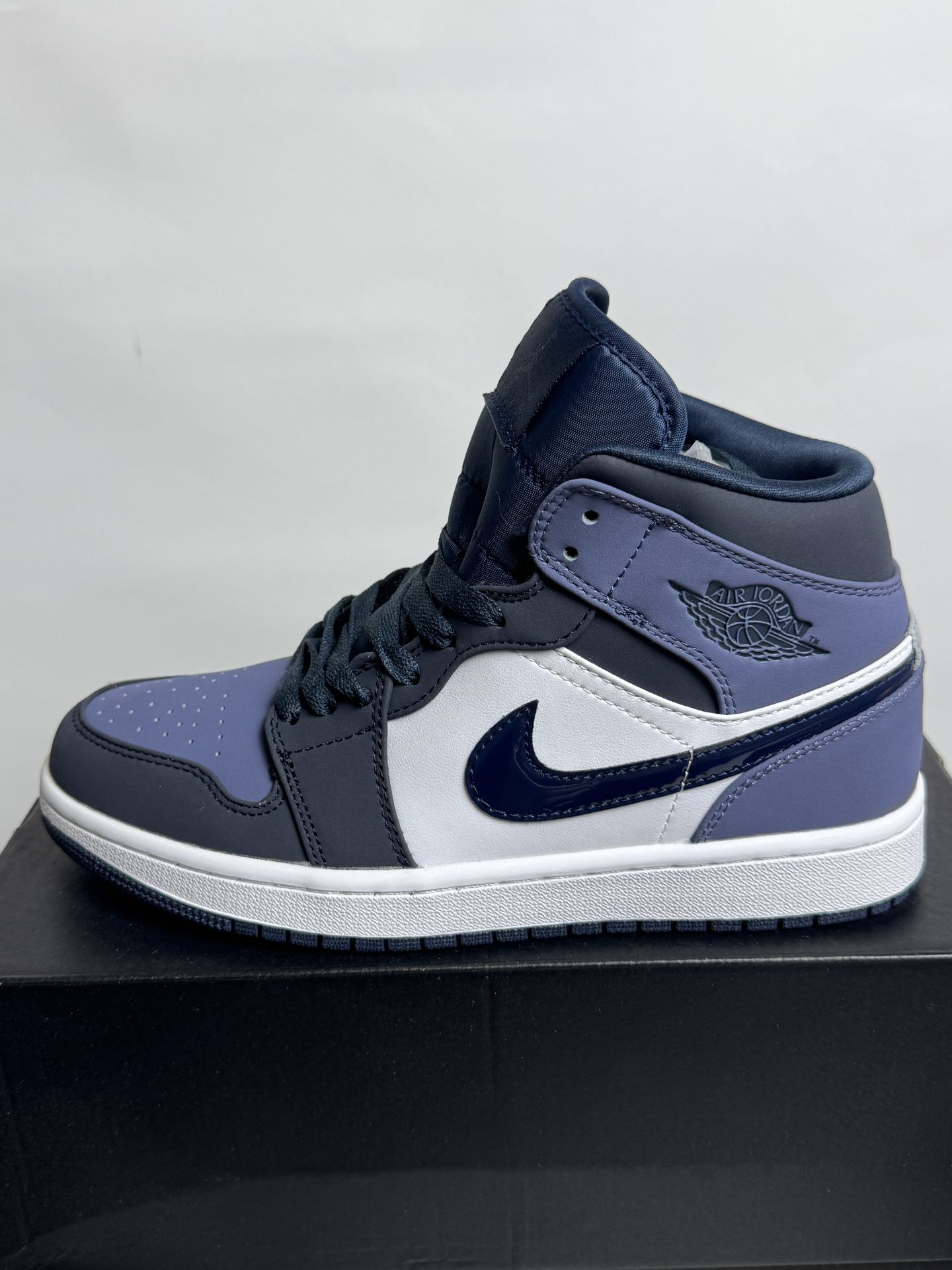 کتونی  نایک ایر جردن ۱ مید «ابسیدین سندد پرپل» : Nike Air Jordan 1 Mid 'Obsidian Sanded Purple' محصول ویتنام